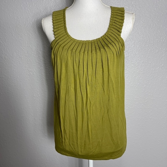 August Silk Option Olive green sleeveless tank top - Picture 2 of 9